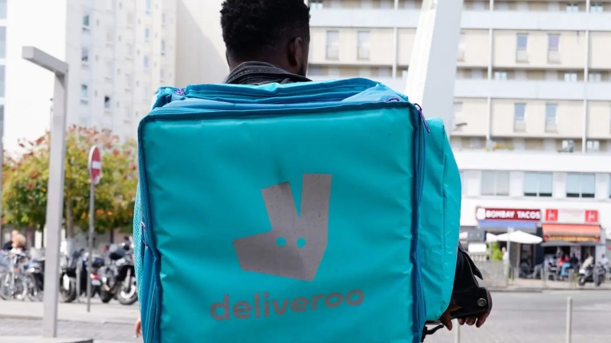 Amine, 22 Ans, Livre Pour Deliveroo à Paris - “Voici ce qu’il me reste après 1 100 € de Chiffre d’Affaires”