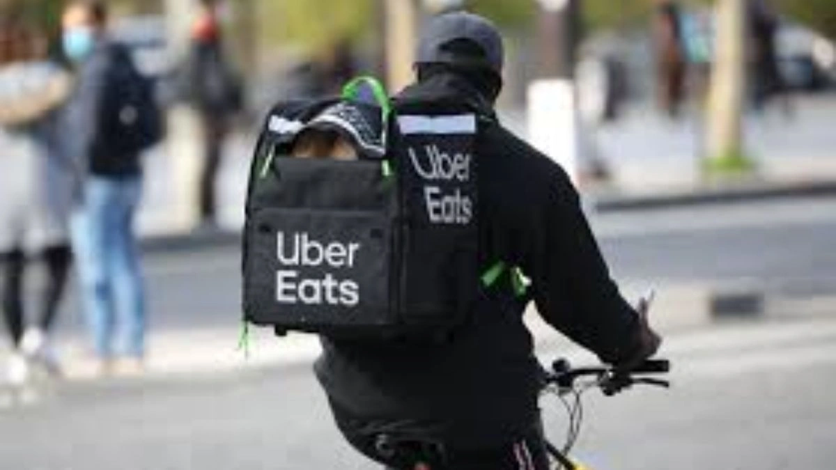Amine, 22 ans Livreur Deliveroo à Paris, son salaire mensuel