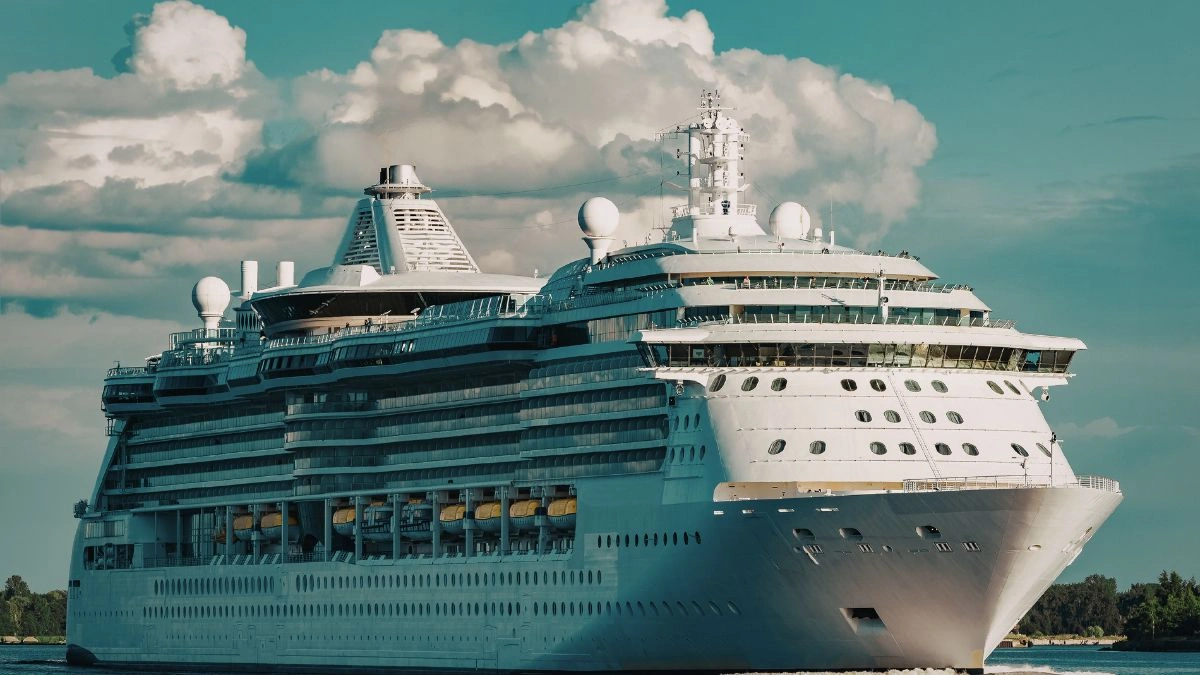 Premier Navire Français Traverse Ormuz via Corridor en 2026